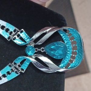 Necklace earring set